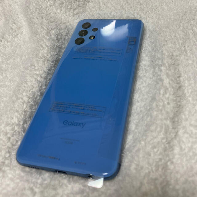 galaxxxy(ギャラクシー)のGalaxy A32 5G SCG08オーサムブルー　ホワイト　SIMフリー スマホ/家電/カメラのスマートフォン/携帯電話(スマートフォン本体)の商品写真