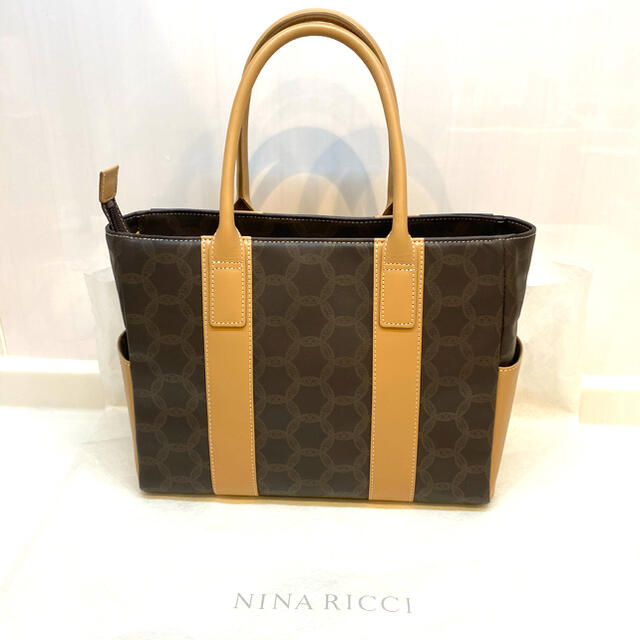 NINA RICCI(ニナリッチ)の【新品未使用】ニナリッチ　NINA RICCI タグあり　バッグ　ブラウン　茶 レディースのバッグ(ハンドバッグ)の商品写真