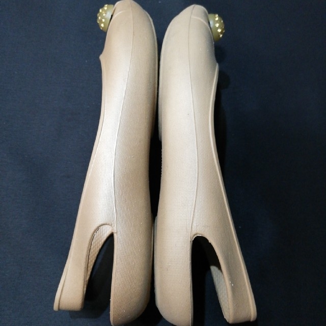 crocs(クロックス)のcrocs　オープントゥサンダル　ベージュ　 レディースの靴/シューズ(サンダル)の商品写真