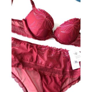 80A+L☆シモーヌ ペレールSIMONE PERELE　KISSフランス(ブラ&ショーツセット)