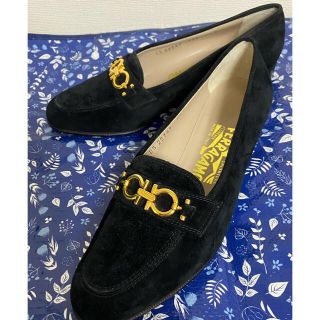 サルヴァトーレフェラガモ(Salvatore Ferragamo)の🉐Ferragamo フェラガモ　スゥエード　パンプス　黒(ハイヒール/パンプス)