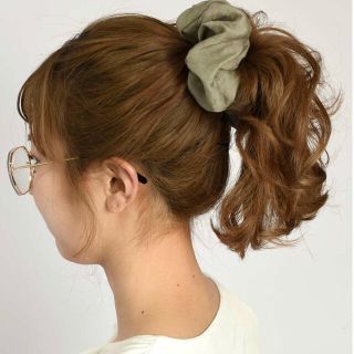 アネモネ(Ane Mone)の新品　goldy シアーシュシュホワイト(ヘアゴム/シュシュ)