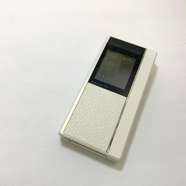 amadana(アマダナ)のamadana ガラケー docomo ドコモ amadana N706iⅡ スマホ/家電/カメラのスマートフォン/携帯電話(携帯電話本体)の商品写真