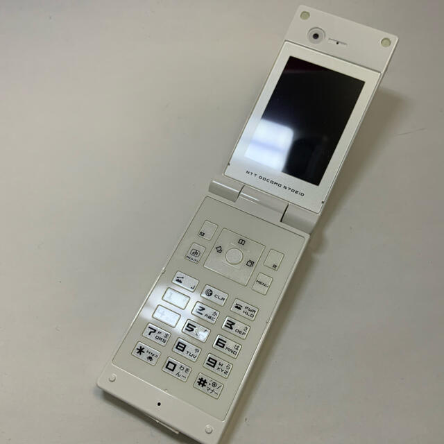NEC(エヌイーシー)のN702id ガラケー　携帯　ドコモ　NEC docomo スマホ/家電/カメラのスマートフォン/携帯電話(携帯電話本体)の商品写真