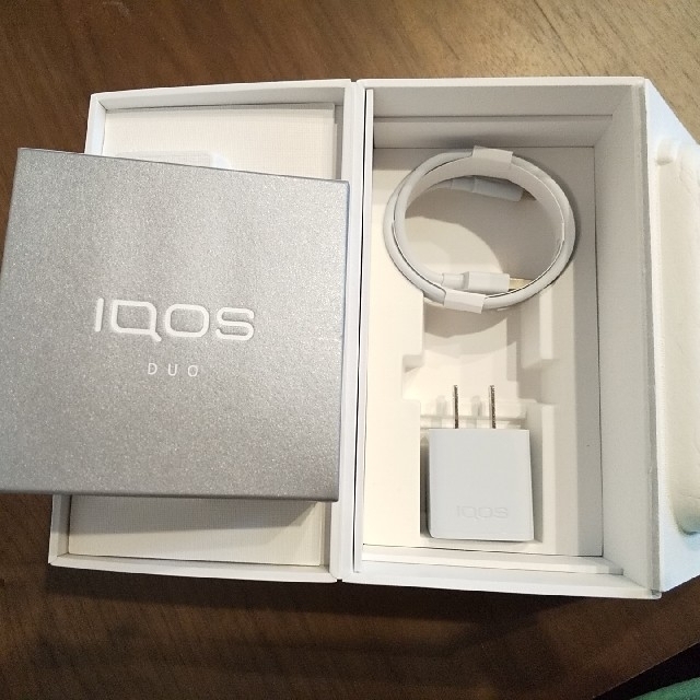 IQOS(アイコス)の【新品未使用】 IQOS3/MULTI/IQOS3 DUO対応  純正充電器 メンズのファッション小物(タバコグッズ)の商品写真