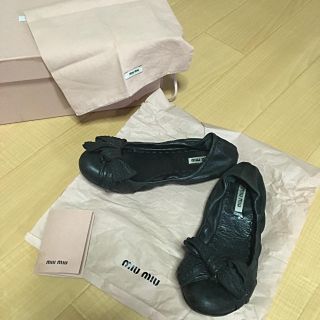 ミュウミュウ(miumiu)のmiumiu フラットシューズ(バレエシューズ)