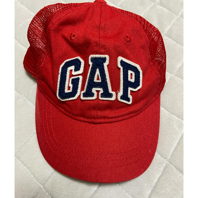 GAP(ギャップ)のGAP赤帽子　キッズ　 キッズ/ベビー/マタニティのこども用ファッション小物(帽子)の商品写真