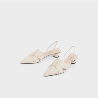 チャールズアンドキース(Charles and Keith)のクリスクロスシリンドリカルヒール スリングバックパンプス(ミュール)