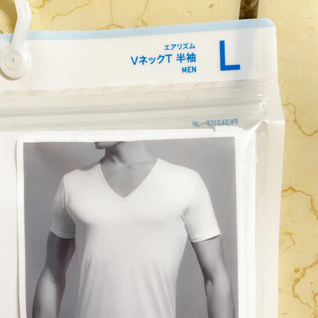 UNIQLO(ユニクロ)のUNIQLO エアリズム  VネックT　半袖2枚セット　未開封　新品未使用 メンズのアンダーウェア(その他)の商品写真