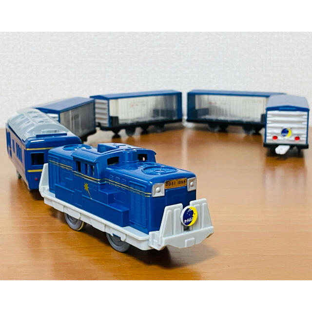 プラレール いっぱいつなごうトミカ搭載貨車セット カートレイン北海道 フル編成 | フリマアプリ ラクマ