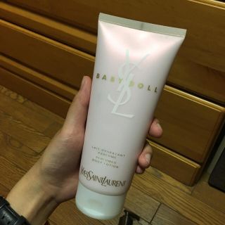 イヴサンローランボーテ(Yves Saint Laurent Beaute)の新品！値下げ可！(ボディクリーム)