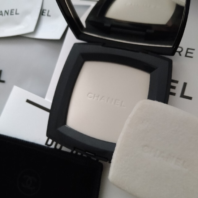 CHANEL(シャネル)のシャネルプードゥルユニヴェルセルコンパクト コスメ/美容のベースメイク/化粧品(フェイスパウダー)の商品写真