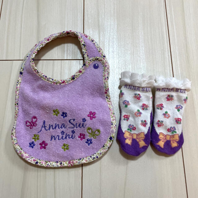 ANNA SUI mini(アナスイミニ)のアナスイ　スタイ　靴下 キッズ/ベビー/マタニティのこども用ファッション小物(ベビースタイ/よだれかけ)の商品写真