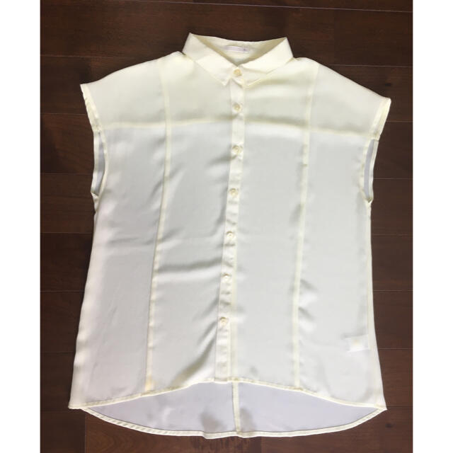 GU(ジーユー)のノースリーブ　ブラウス　夏　袖なし　軽量　GU イエロー　M レディースのトップス(シャツ/ブラウス(半袖/袖なし))の商品写真