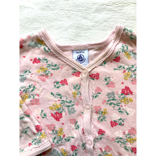 PETIT BATEAU(プチバトー)のプチバトー　花柄　ロンパース　6m/67cm キッズ/ベビー/マタニティのベビー服(~85cm)(ロンパース)の商品写真