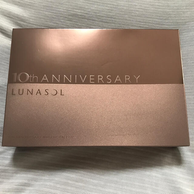 LUNASOL(ルナソル)のルナソル　10th  アニバーサリー　メイクアップ　パレット　クリスマス　コフレ コスメ/美容のキット/セット(コフレ/メイクアップセット)の商品写真