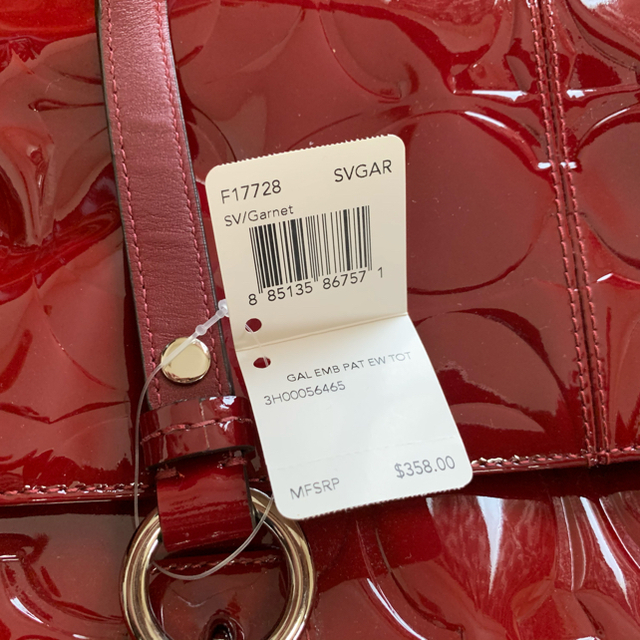 COACH(コーチ)のコーチ　エナメルバック　赤 レディースのバッグ(ショルダーバッグ)の商品写真