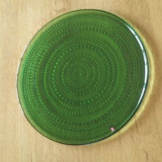 イッタラ(iittala)の入手困難　カステヘルミ　ディープグリーン　31.5　プレート(食器)