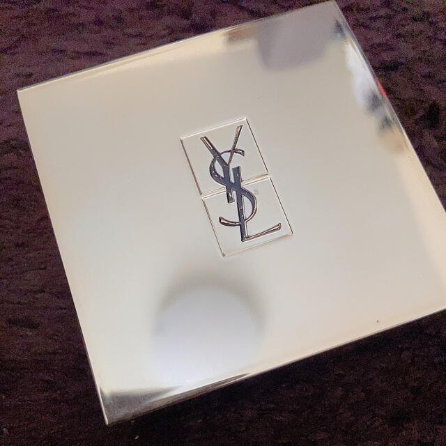 Yves Saint Laurent Beaute(イヴサンローランボーテ)のイヴ・サンローラン　クッションファンデーション コスメ/美容のベースメイク/化粧品(ファンデーション)の商品写真