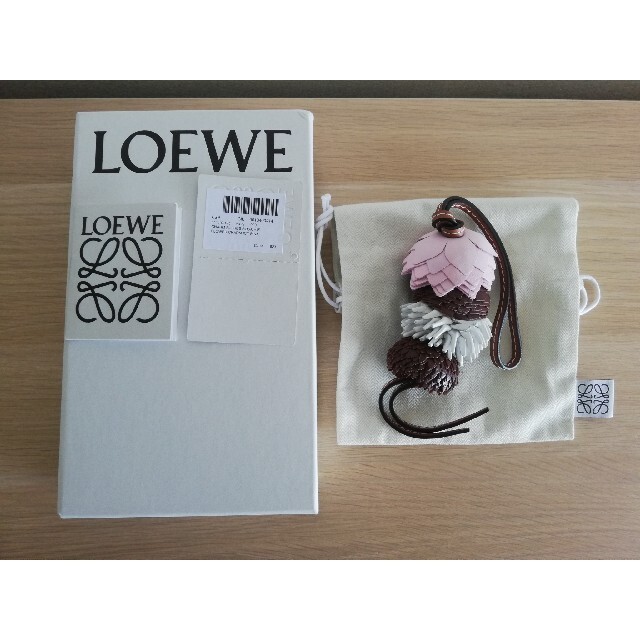 海外正規品・楽天市場店 【新品】LOEWEロエベ フラワーチャーム