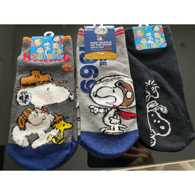 SNOOPY(スヌーピー)のSNOOPY 靴下　新品未使用✨ レディースのレッグウェア(ソックス)の商品写真