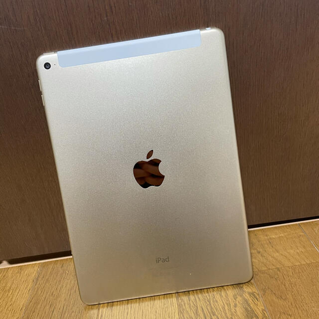 iPad(アイパッド)のiPad Air 2 16GB 専用カバー付き スマホ/家電/カメラのPC/タブレット(タブレット)の商品写真