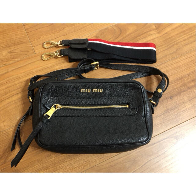 miumiu(ミュウミュウ)のmiumiu ショルダーバッグ　ブラック レディースのバッグ(ショルダーバッグ)の商品写真