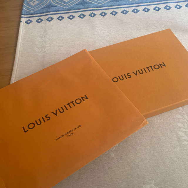 LOUIS VUITTON(ルイヴィトン)のVUITTON マフラー レディースのファッション小物(マフラー/ショール)の商品写真