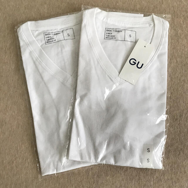 GU(ジーユー)のGU  VネックTシャツ　メンズ　半袖2枚セット メンズのトップス(Tシャツ/カットソー(半袖/袖なし))の商品写真