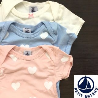 プチバトー(PETIT BATEAU)の【新品】プチバトー 18m ハートプリント半袖ボディ3枚組(肌着/下着)