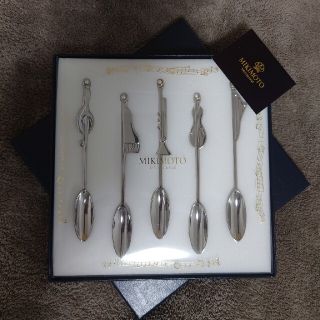 ミキモト(MIKIMOTO)の【新品未使用】MIKIMOTO　スプーン５本セット（箱入り、パール付き）(カトラリー/箸)