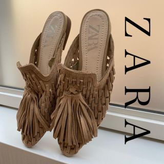 ザラ(ZARA)のZARA フリンジ　サンダル　スリッポン　ベージュ(サンダル)