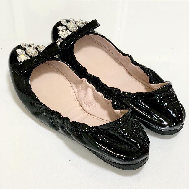 miumiu(ミュウミュウ)の2655 美品 ミュウミュウ パテント ビジュー バレエシューズ 黒 レディースの靴/シューズ(バレエシューズ)の商品写真
