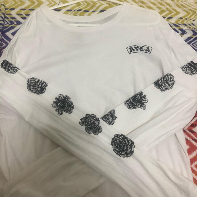 RVCA(ルーカ)の限定値下げ　RVCA 花柄ロンT レディースのトップス(Tシャツ(長袖/七分))の商品写真