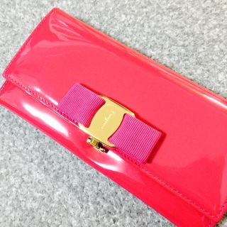 サルヴァトーレフェラガモ(Salvatore Ferragamo)の【明子様取置き10/13まで】フェラガモ ピンク 長財布(長財布)