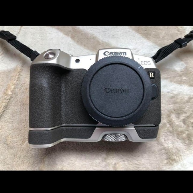 Canon(キヤノン)のCanon eos rp ボディ スマホ/家電/カメラのカメラ(デジタル一眼)の商品写真