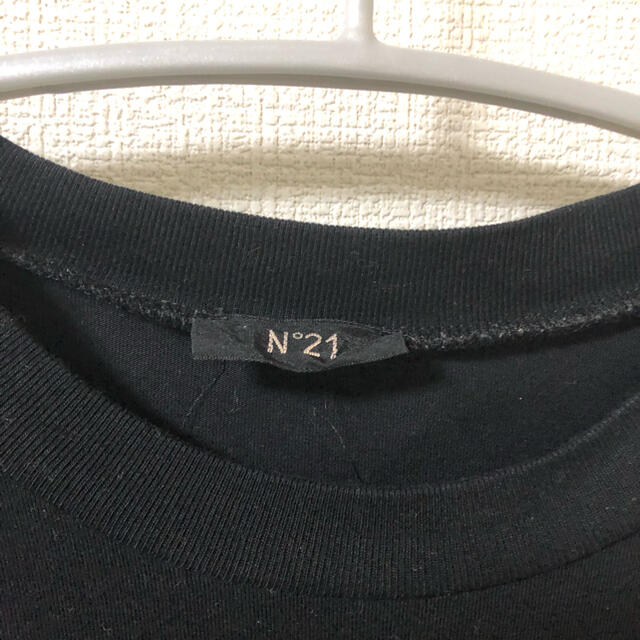 N°21(ヌメロヴェントゥーノ)のN°21ヌメロヴェートンのティシャツ レディースのトップス(Tシャツ(半袖/袖なし))の商品写真