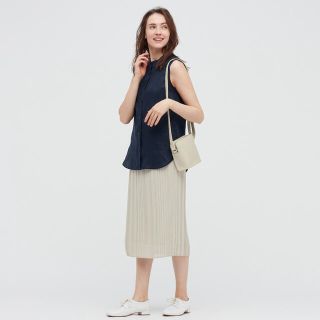 ユニクロ(UNIQLO)のUNIQLO＊シフォンプリーツナロースカート＊丈短め(ひざ丈スカート)