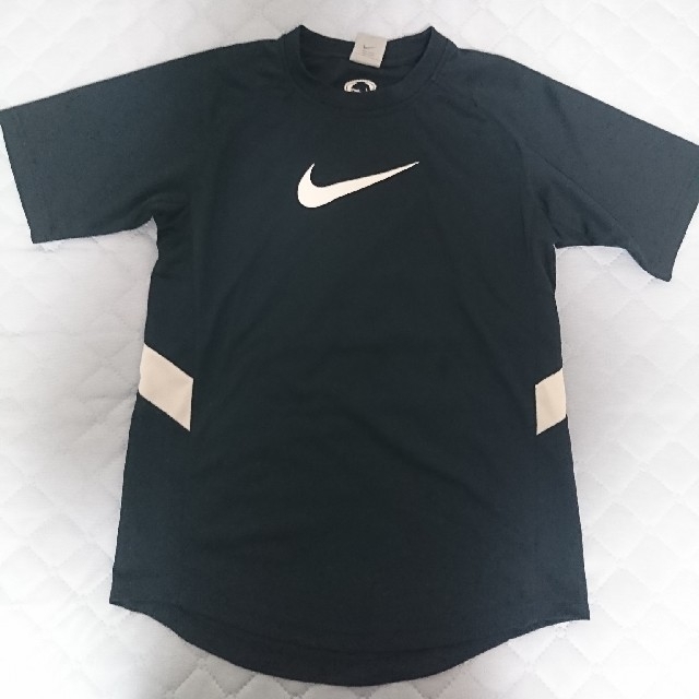 NIKE(ナイキ)のナイキ Tシャツ 160 キッズ/ベビー/マタニティのキッズ服男の子用(90cm~)(Tシャツ/カットソー)の商品写真