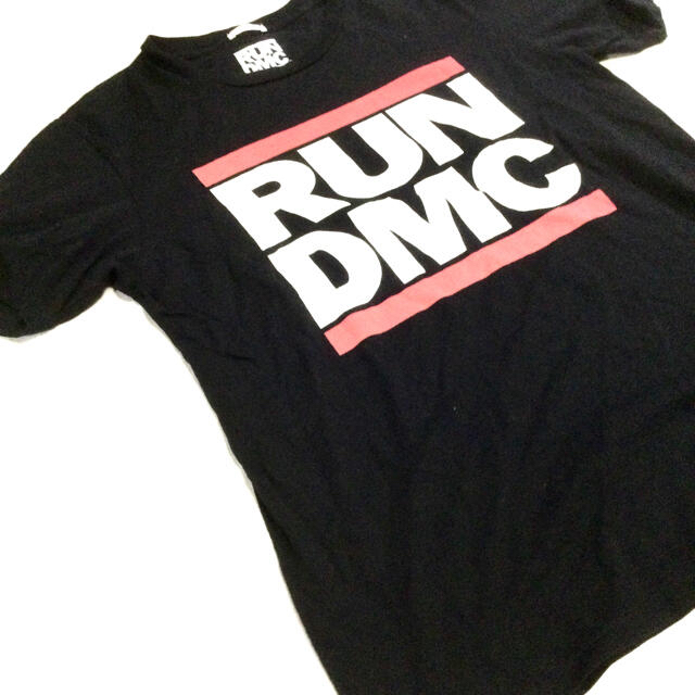 GU(ジーユー)のRUN DMC★ミュージシャンＴシャツ★アーティストプリント★サイズＭ メンズのトップス(Tシャツ/カットソー(半袖/袖なし))の商品写真