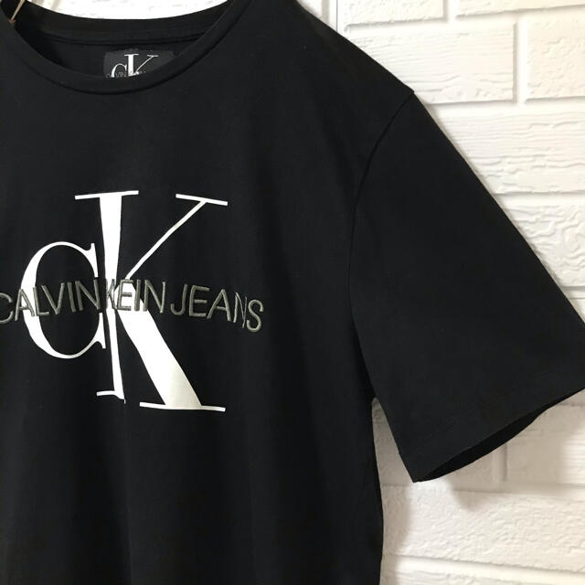 Calvin Klein(カルバンクライン)のカルバンクライン ジーンズ Ｔシャツ 黒 刺繍 フロントロゴ ビッグロゴ メンズのトップス(Tシャツ/カットソー(半袖/袖なし))の商品写真