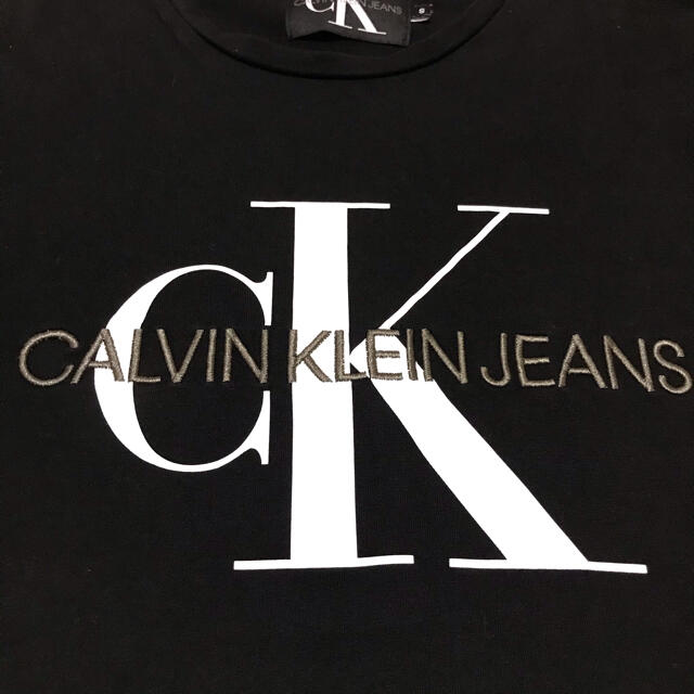 Calvin Klein(カルバンクライン)のカルバンクライン ジーンズ Ｔシャツ 黒 刺繍 フロントロゴ ビッグロゴ メンズのトップス(Tシャツ/カットソー(半袖/袖なし))の商品写真