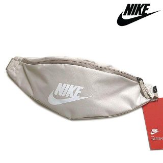 ナイキ(NIKE)のNIKE ナイキ ヘリテージ ウエストポーチ ベージュ(ボディバッグ/ウエストポーチ)