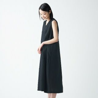 ムジルシリョウヒン(MUJI (無印良品))の★新品★ 無印良品 フレンチリネン洗いざらしノースリーブワンピース／黒／Ｌ(ひざ丈ワンピース)