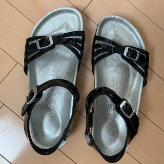 ビルケンシュトック(BIRKENSTOCK)のビルケンシュトック 36☆バリ☆パテント ストラップサンダル (サンダル)