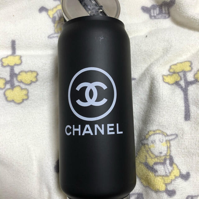 CHANEL(シャネル)の2、3年前にこちらで購入したシャネルノベルティ水筒です。使わないので出品します。 インテリア/住まい/日用品のキッチン/食器(弁当用品)の商品写真