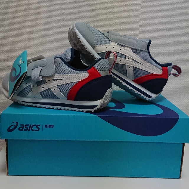 asics(アシックス)のASICS  アイダホ ミニ グレー ホワイト キッズ/ベビー/マタニティのキッズ靴/シューズ(15cm~)(スニーカー)の商品写真