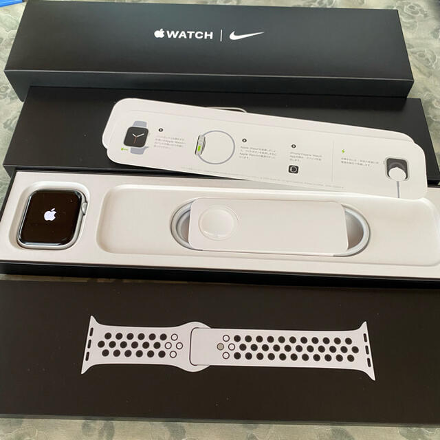 メンズApple Watch Nike SE 44mm GPS シルバー アルミニウム