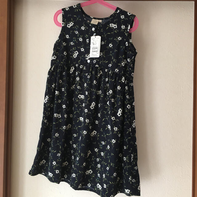 【新品】花柄ワンピース♫ キッズ/ベビー/マタニティのキッズ服女の子用(90cm~)(ワンピース)の商品写真