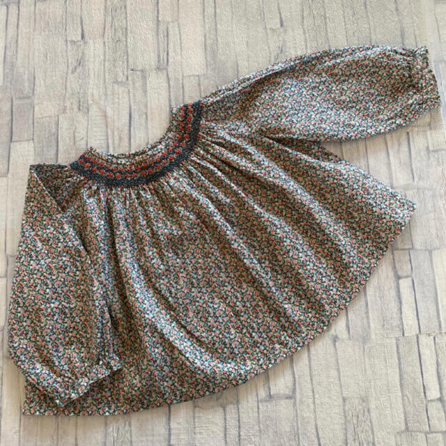 【未使用】　ボンポワン　スモッキング　ブラウス　チュニック  リバティベビー服(~85cm)